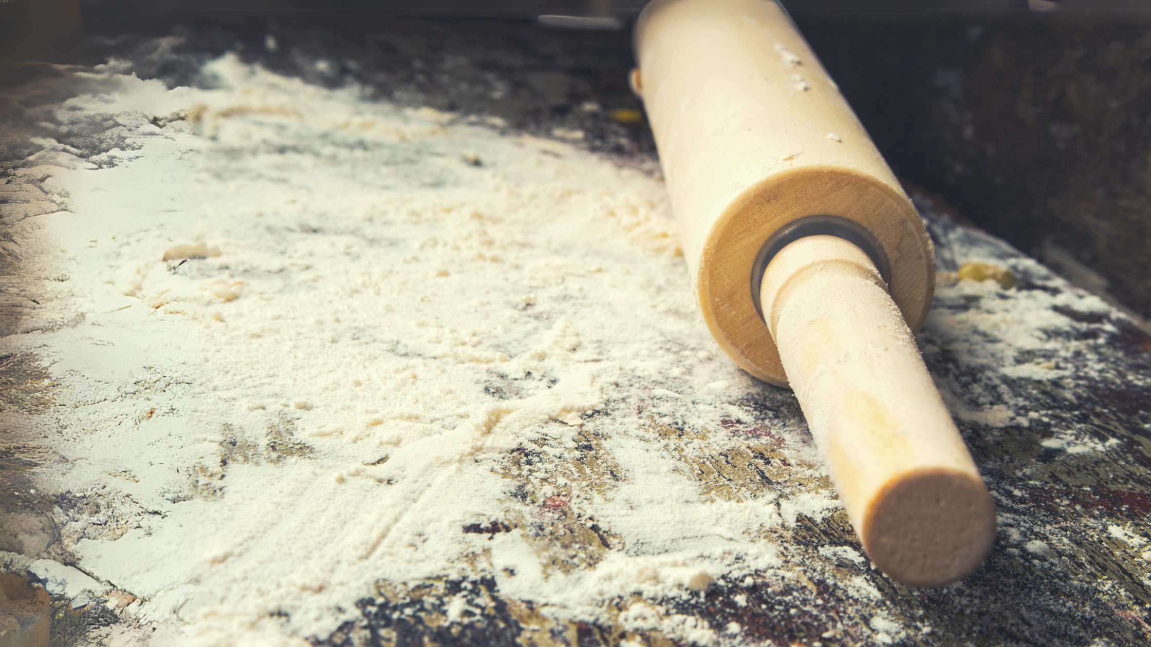 Rolling pin on some flour